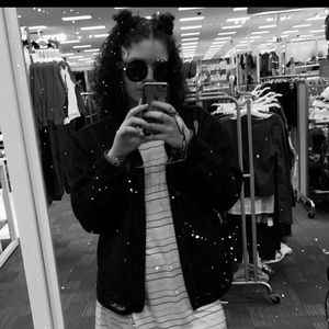 Meet your Posher, Alexis